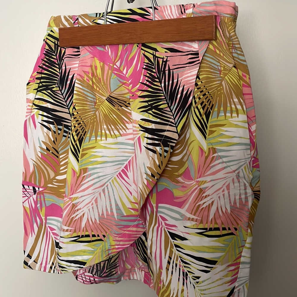 H&M TROPICAL PRINT MINI SKIRT